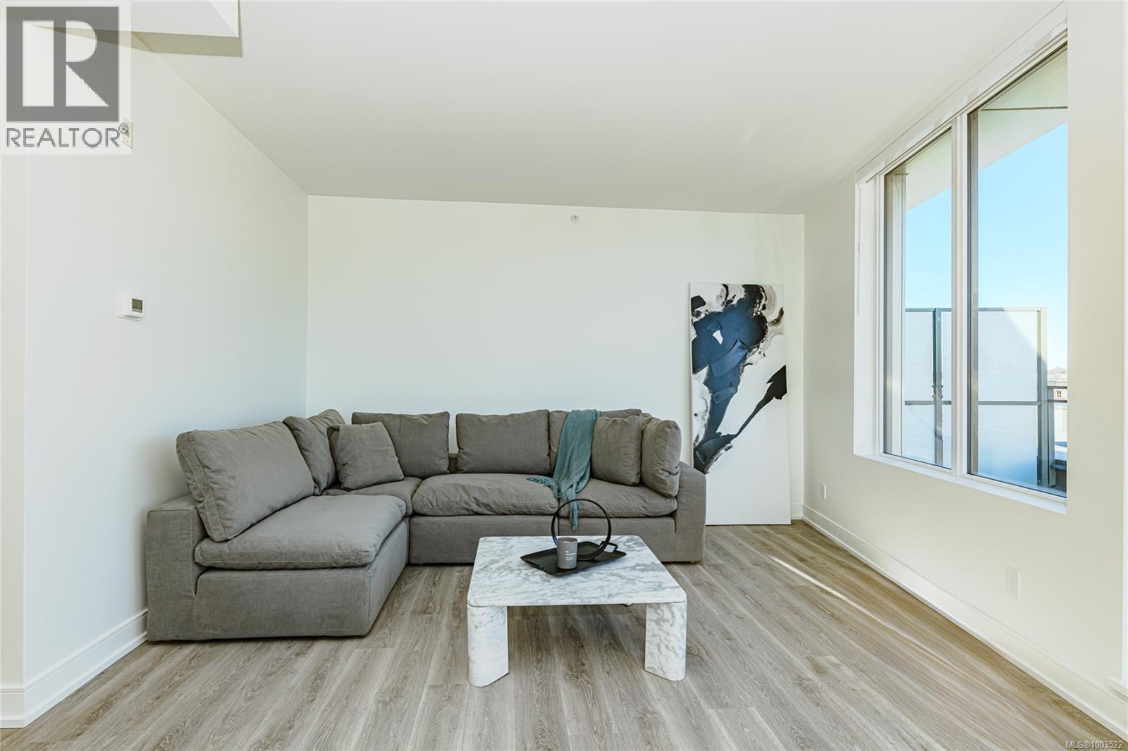 #900 1628 Store St - 33