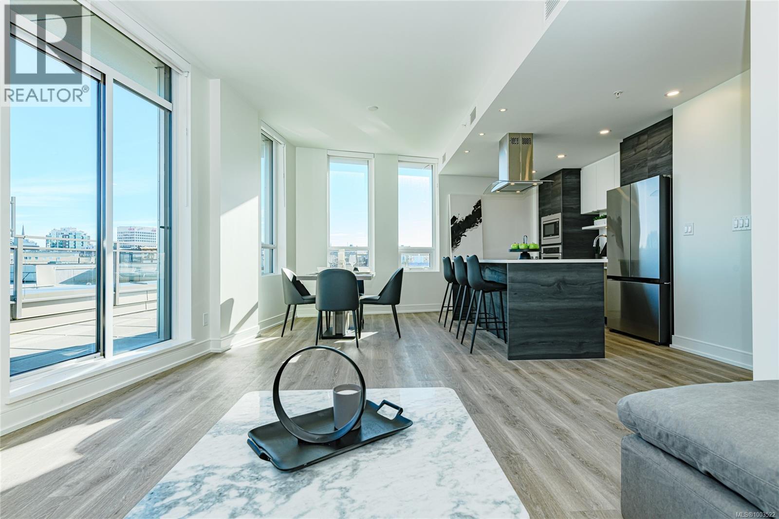 #900 1628 Store St - 34