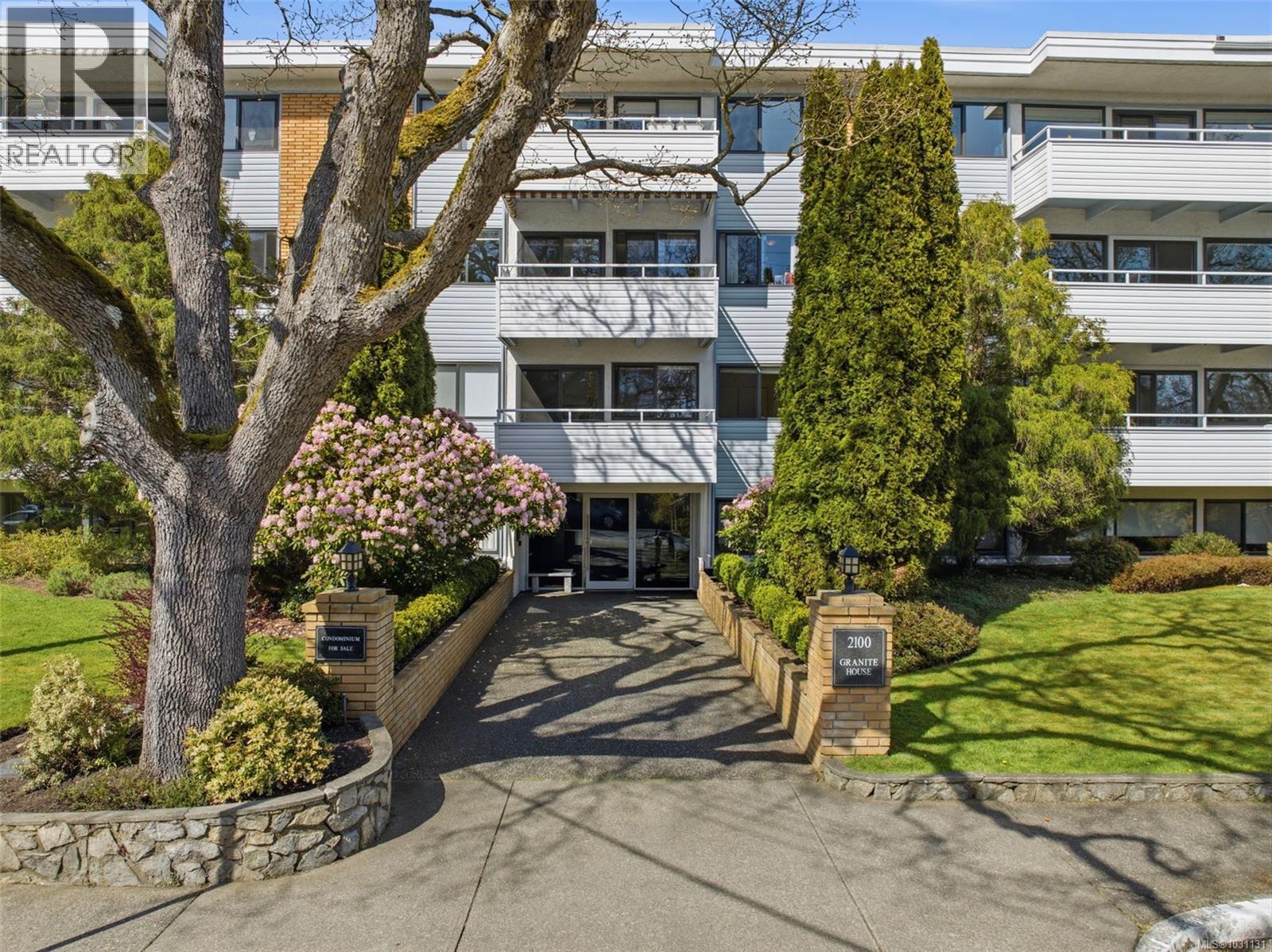 410 2100 Granite Street, Oak Bay