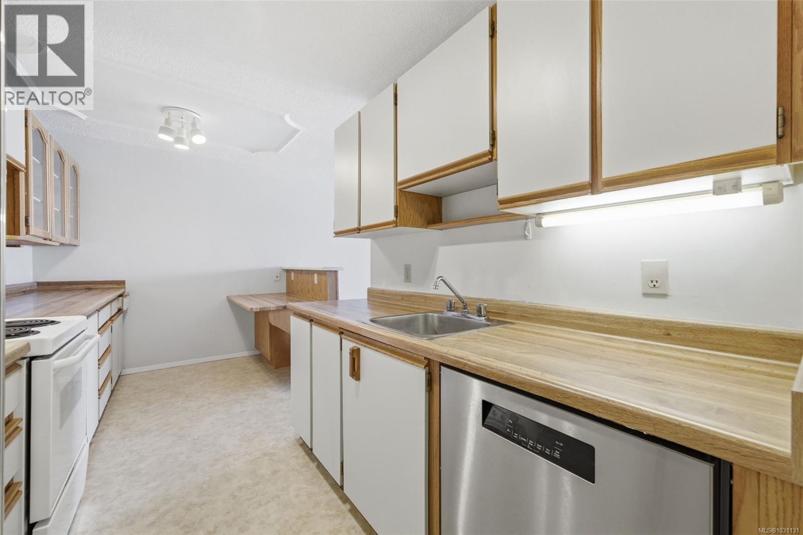 410 2100 Granite Street, Oak Bay