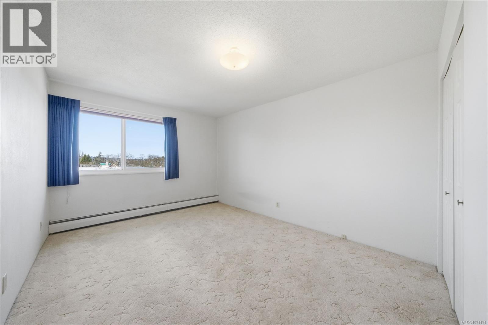 410 2100 Granite Street, Oak Bay