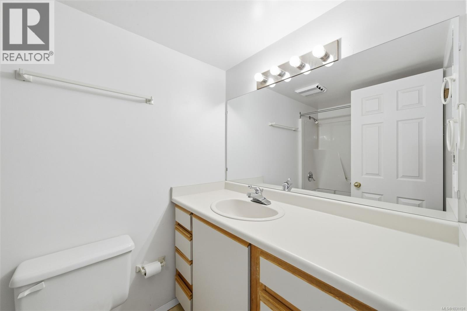 410 2100 Granite Street, Oak Bay