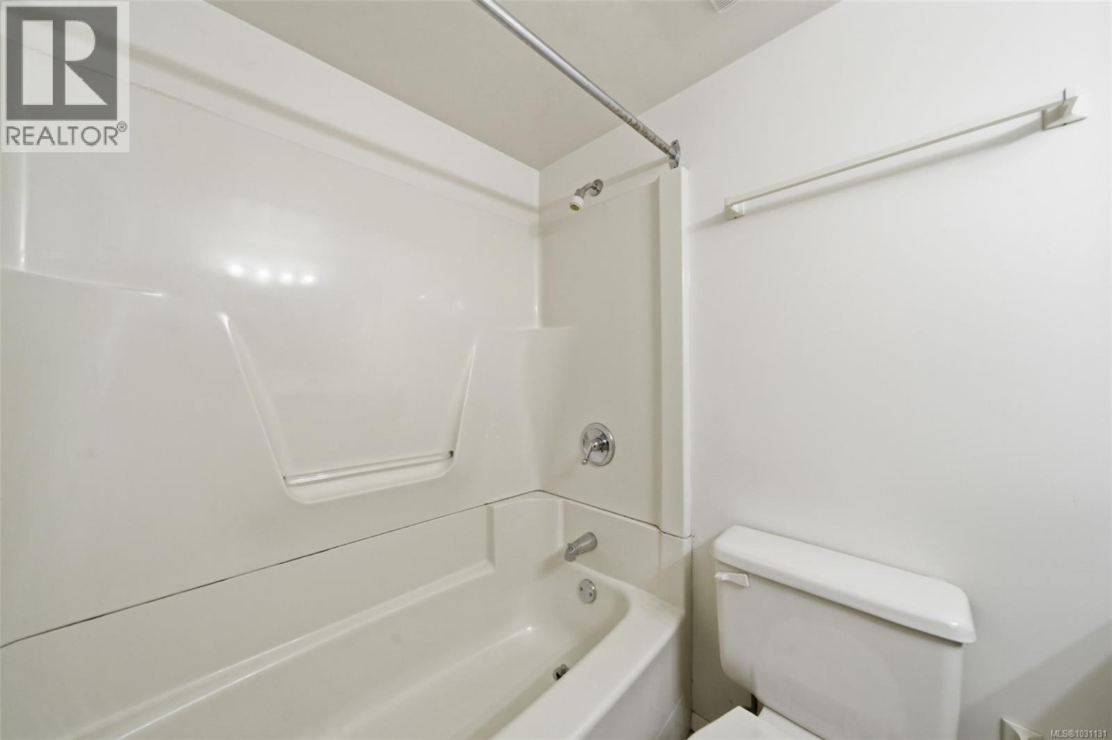 410 2100 Granite Street, Oak Bay