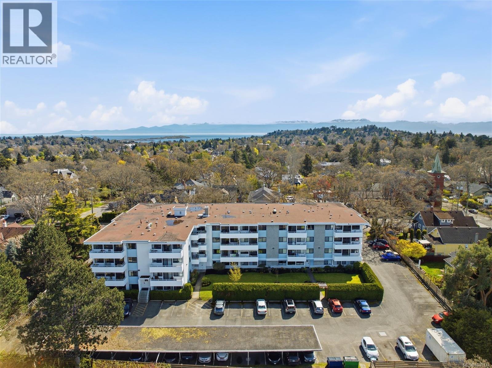 410 2100 Granite Street, Oak Bay