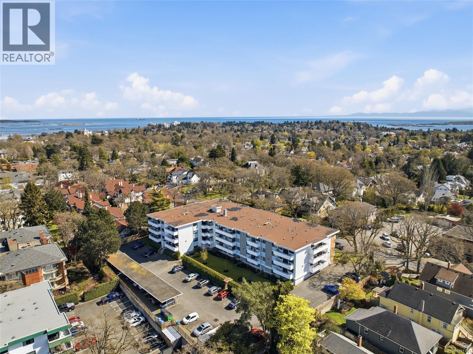 410 2100 Granite Street, Oak Bay