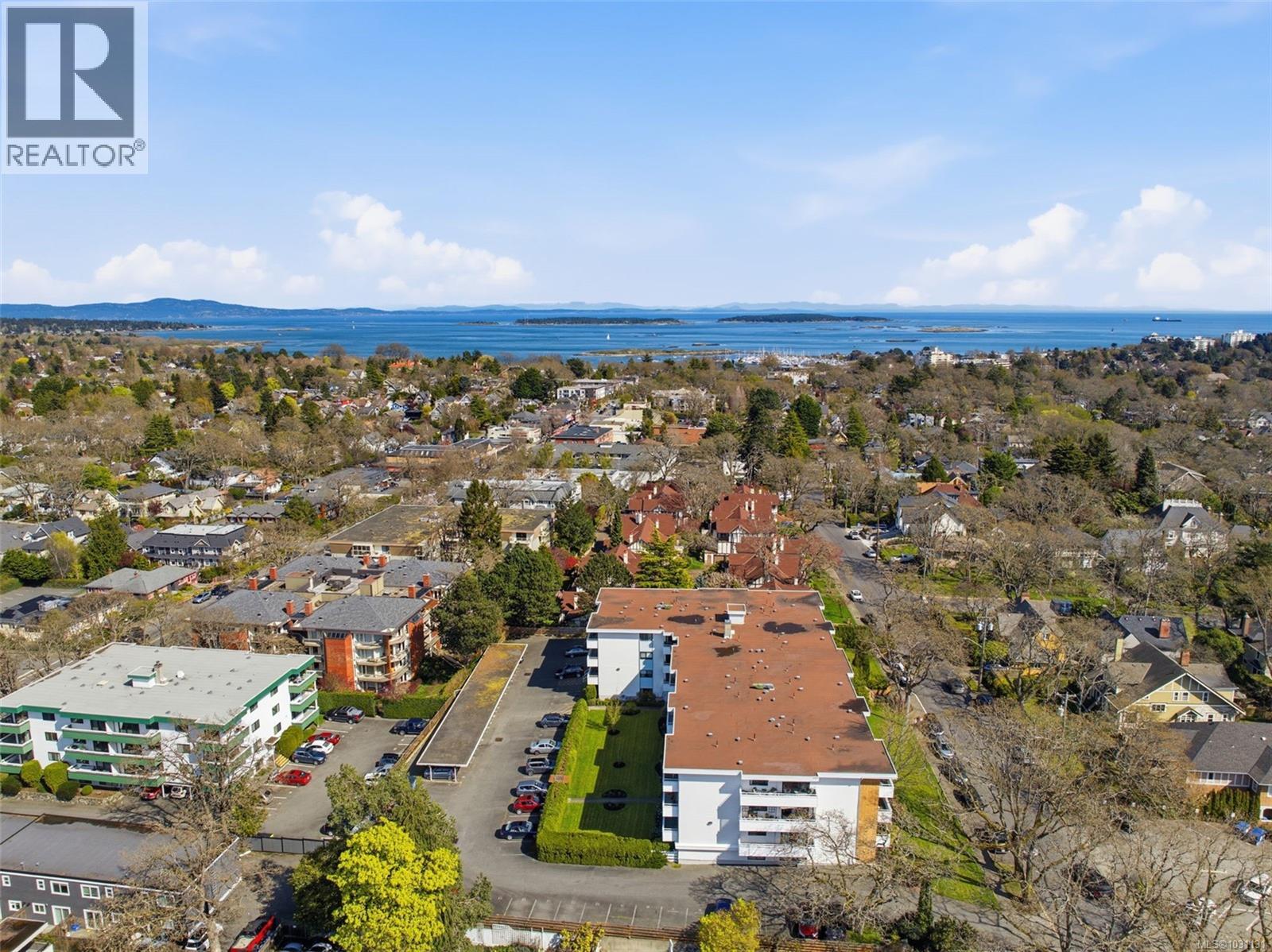 410 2100 Granite Street, Oak Bay