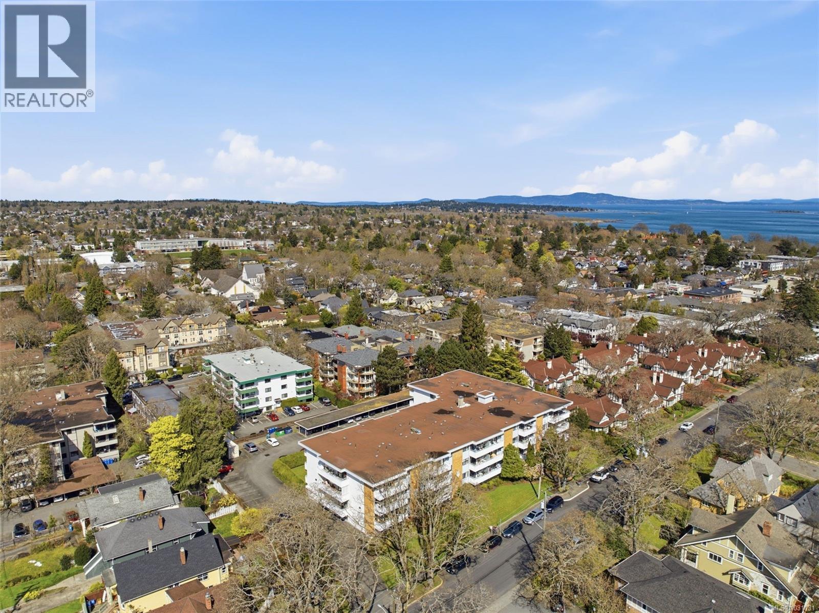 410 2100 Granite Street, Oak Bay