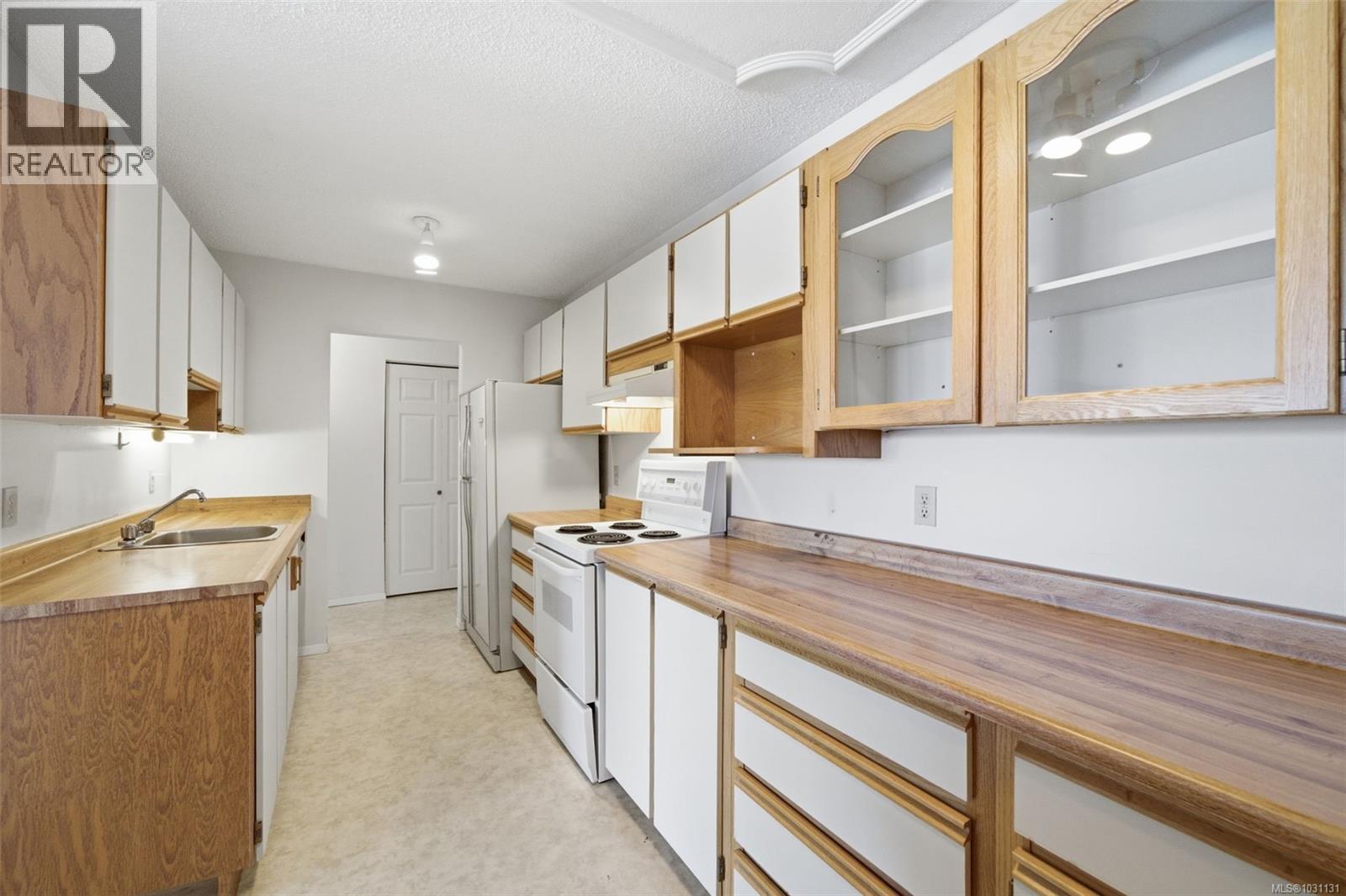 410 2100 Granite Street, Oak Bay