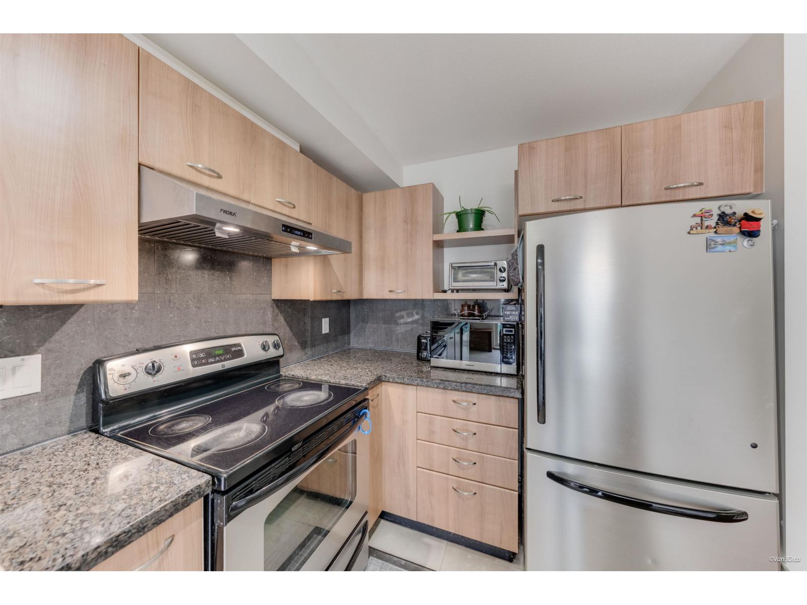 96 6671 121 STREET, Surrey