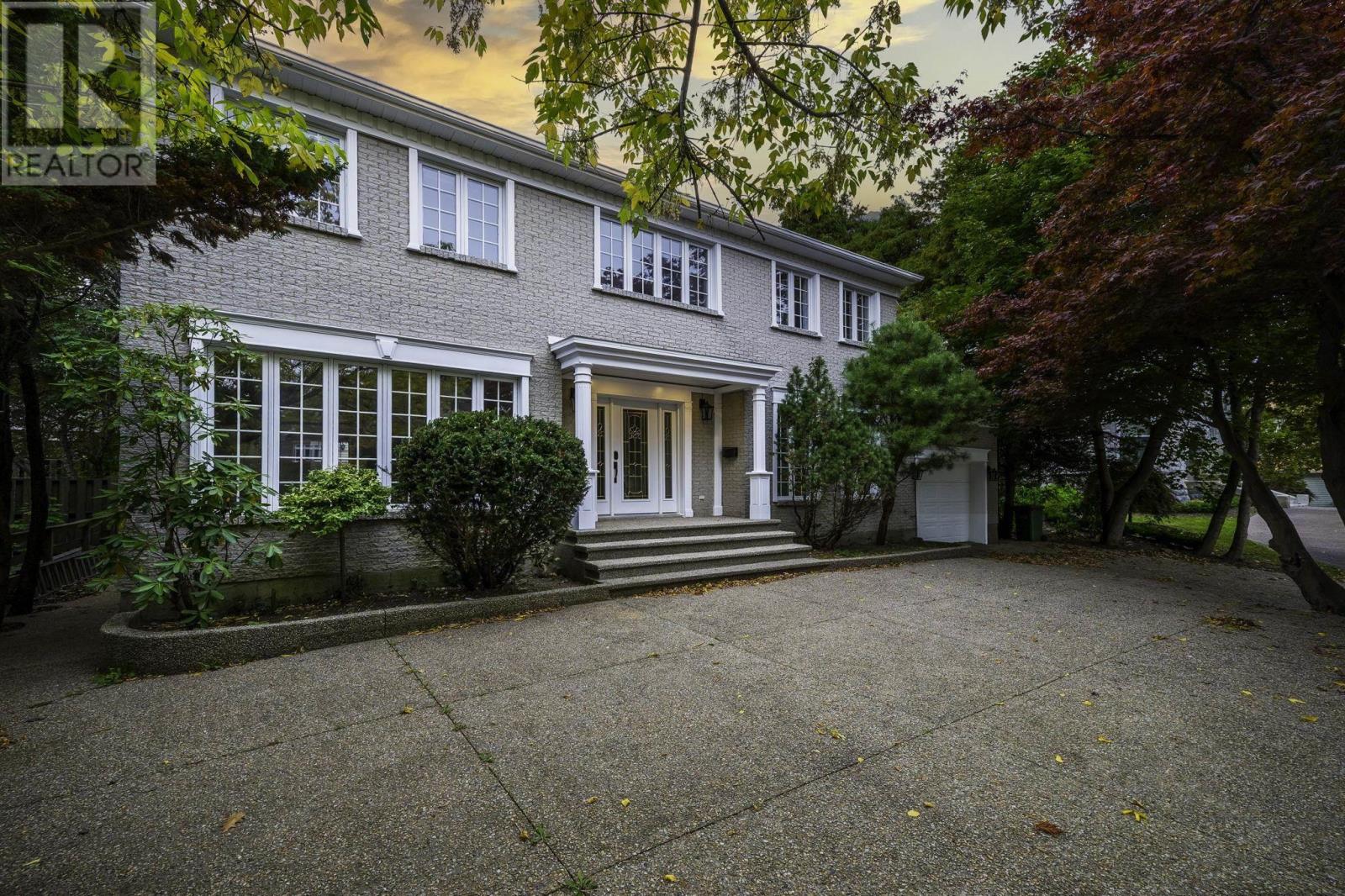 Property photo of 916 Young Avenue