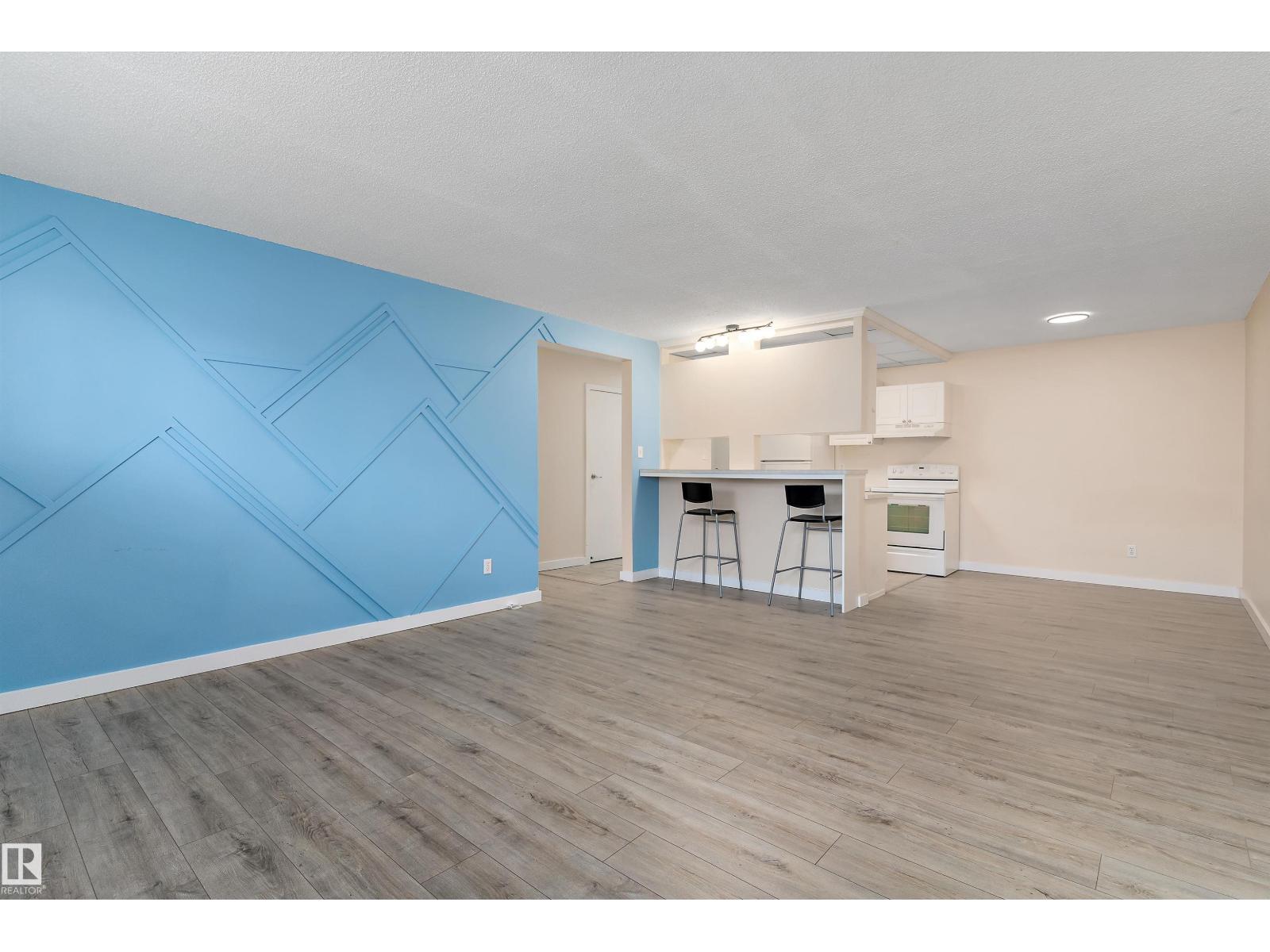 #103 14903 92 AV NW - 4