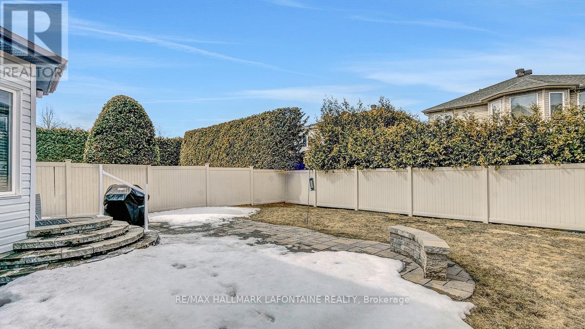 315 RUSTIC HILLS CRESCENT - 44