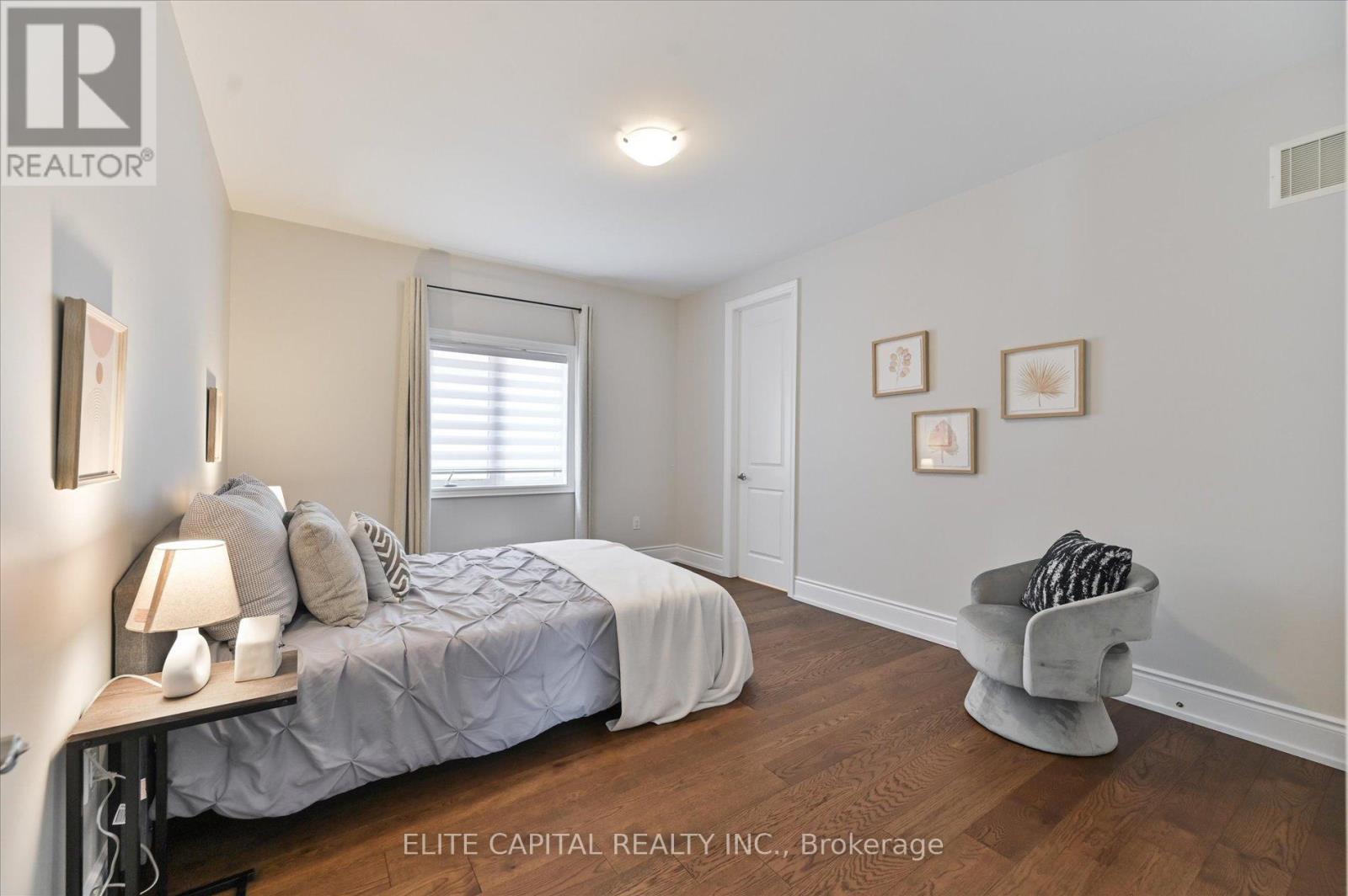 18 ROTONDO CRESCENT - 18