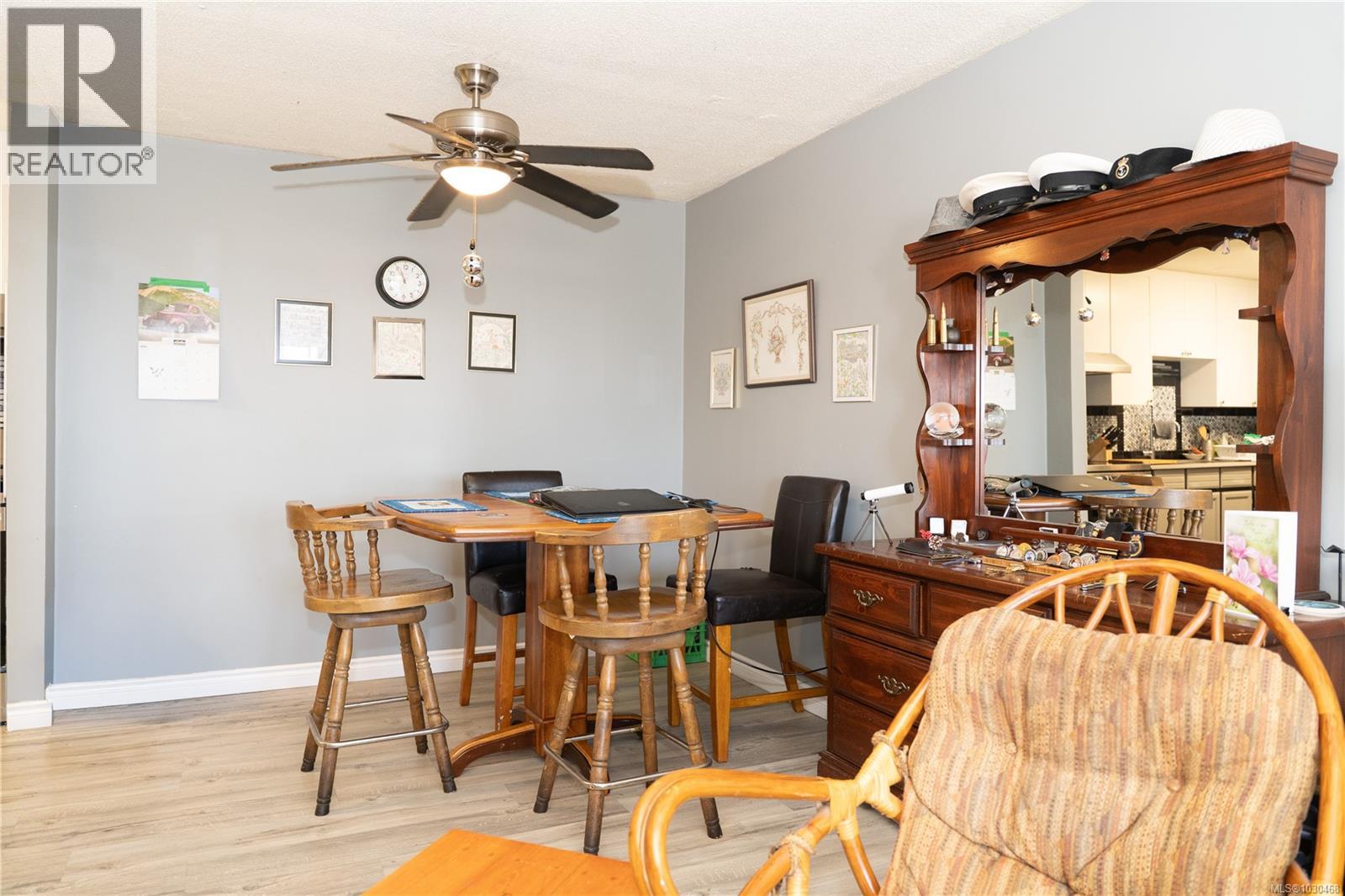 404 614 Fernhill Pl, Esquimalt