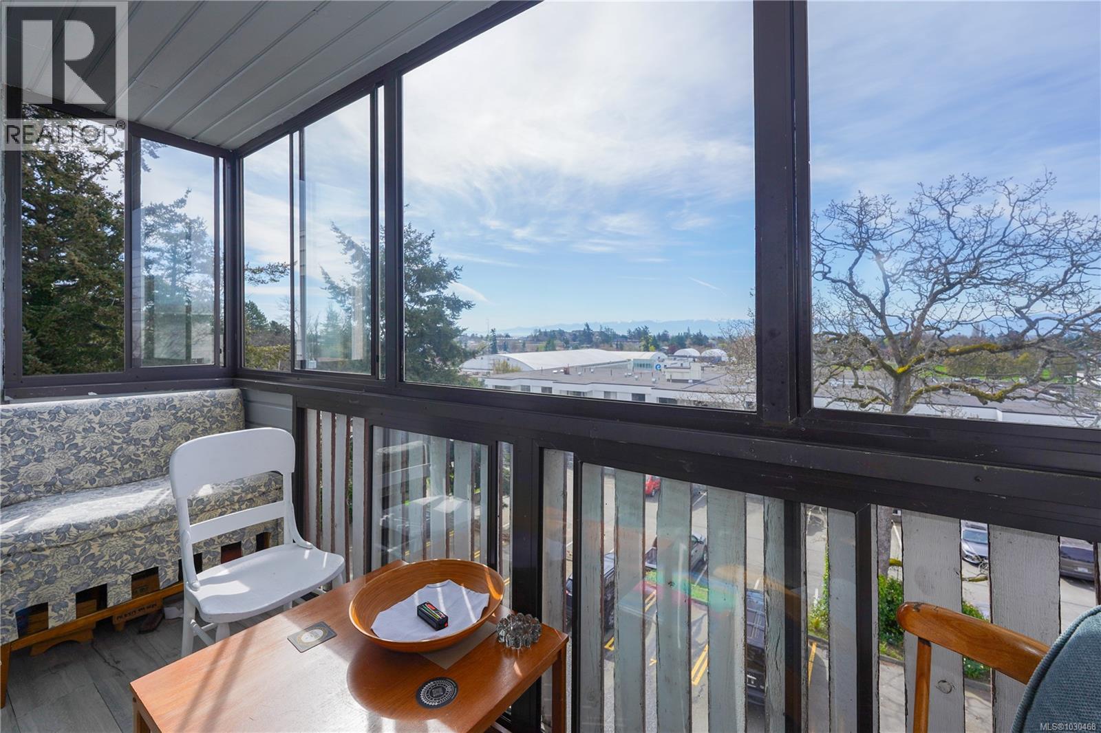 404 614 Fernhill Pl, Esquimalt