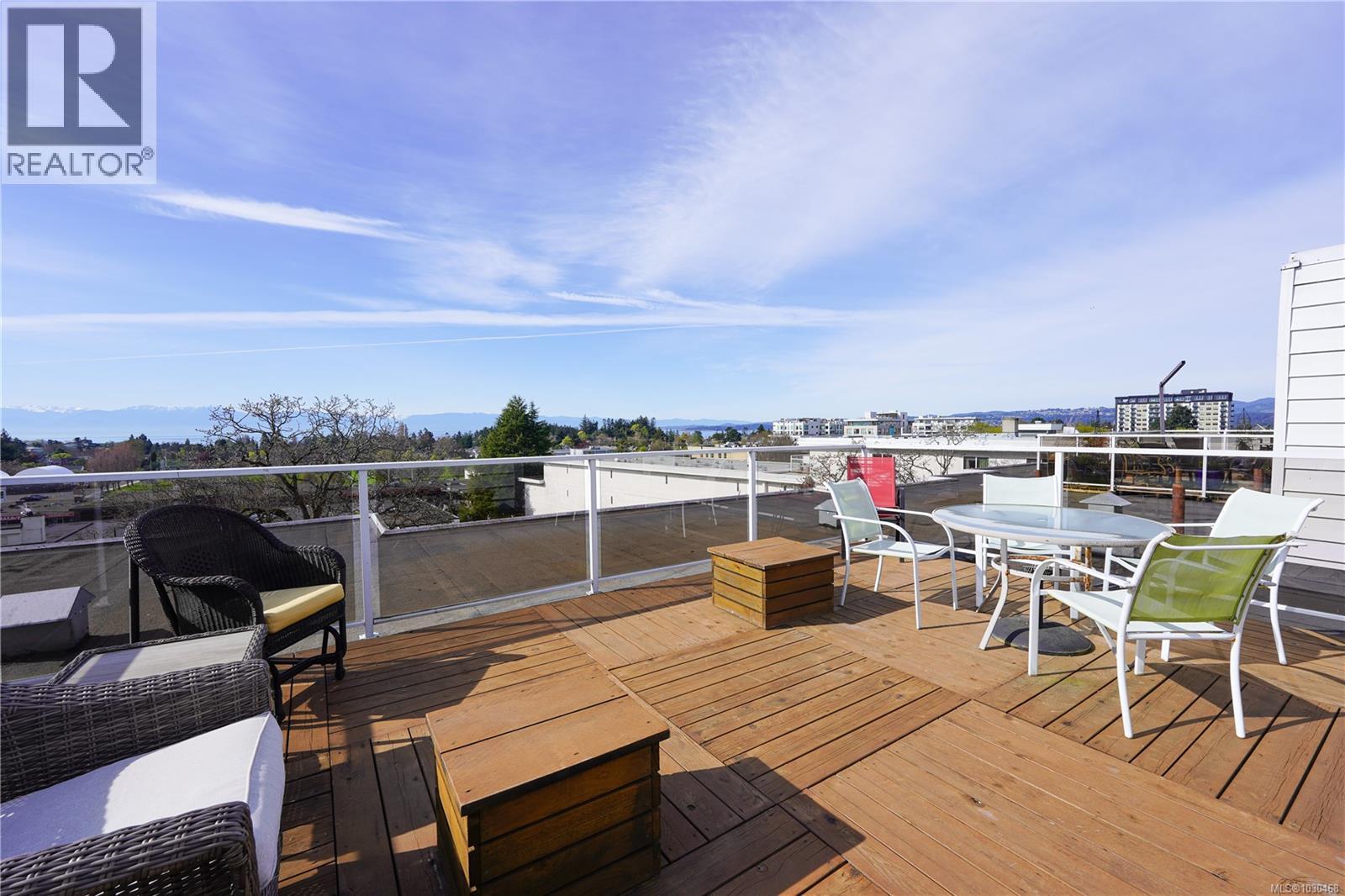 404 614 Fernhill Pl, Esquimalt