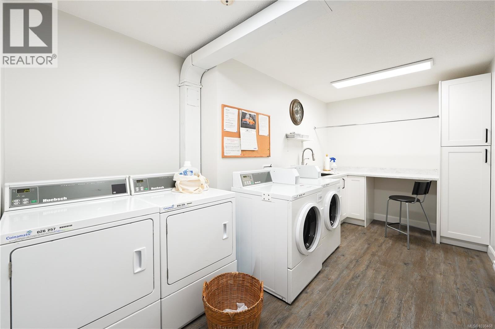 404 614 Fernhill Pl, Esquimalt