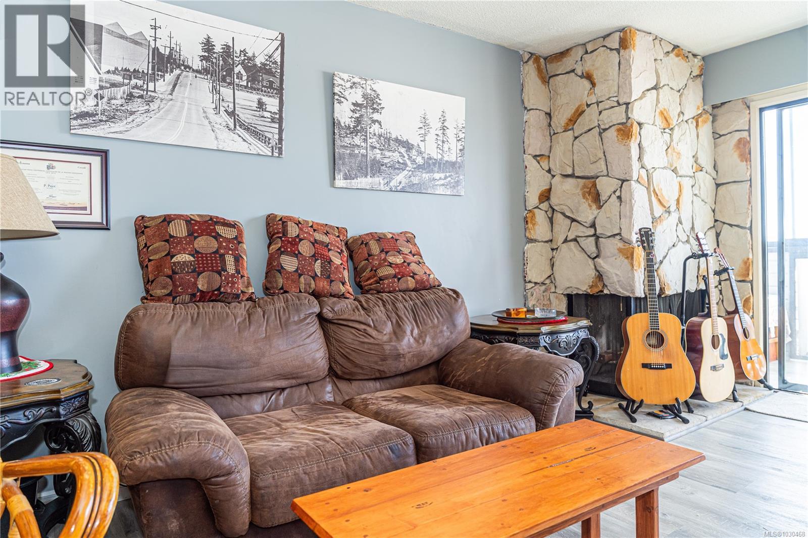 404 614 Fernhill Pl, Esquimalt