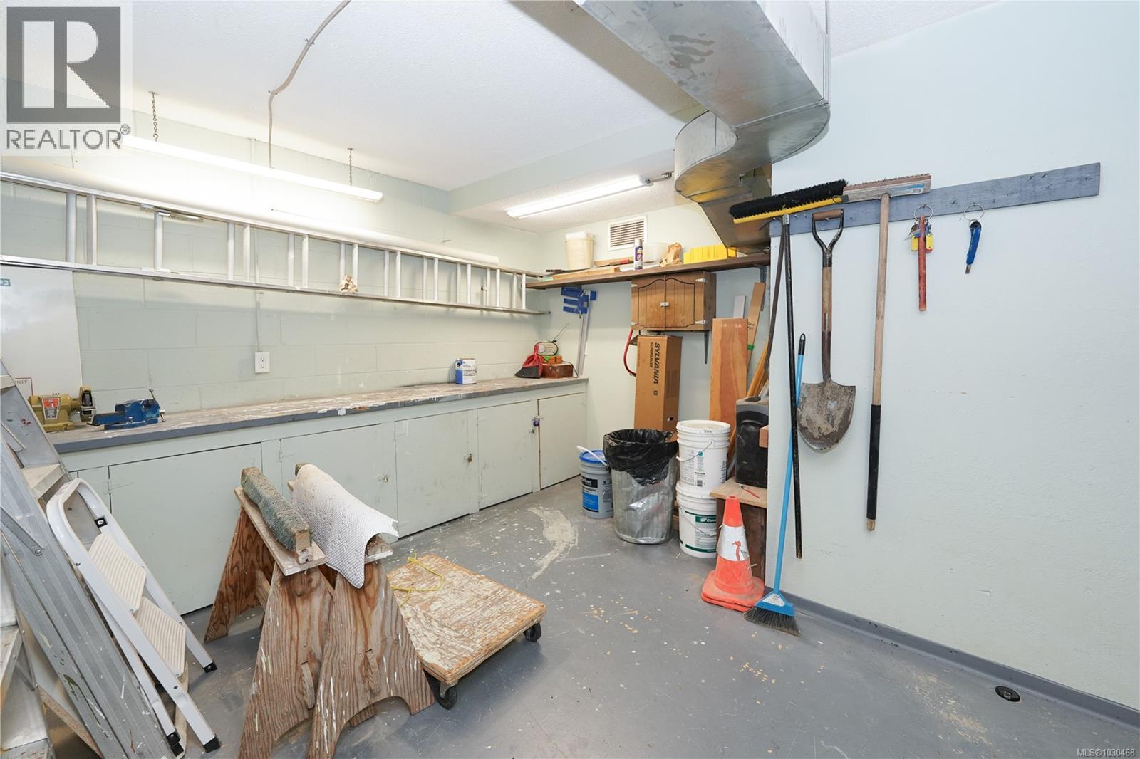 404 614 Fernhill Pl, Esquimalt