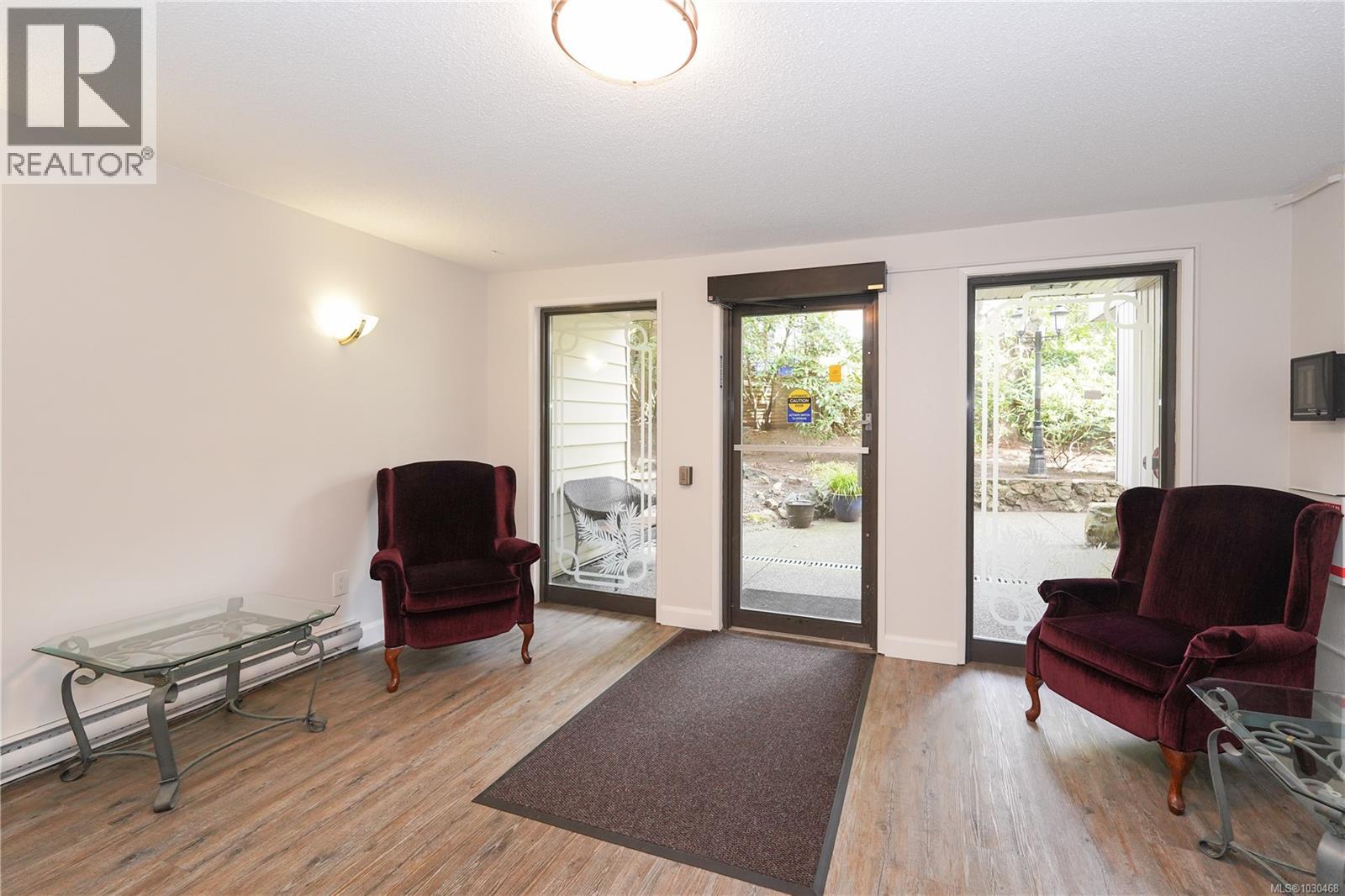 404 614 Fernhill Pl, Esquimalt