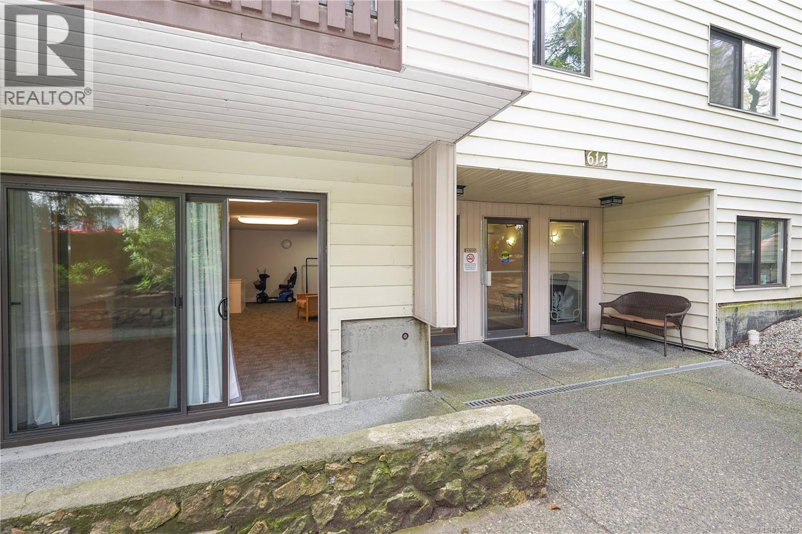 404 614 Fernhill Pl, Esquimalt