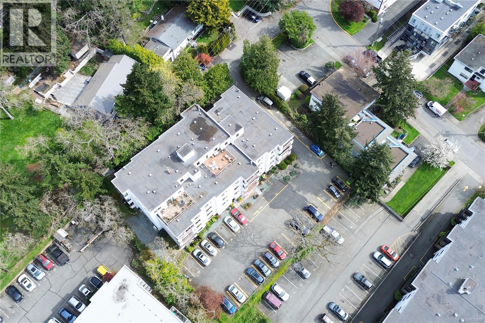 404 614 Fernhill Pl, Esquimalt