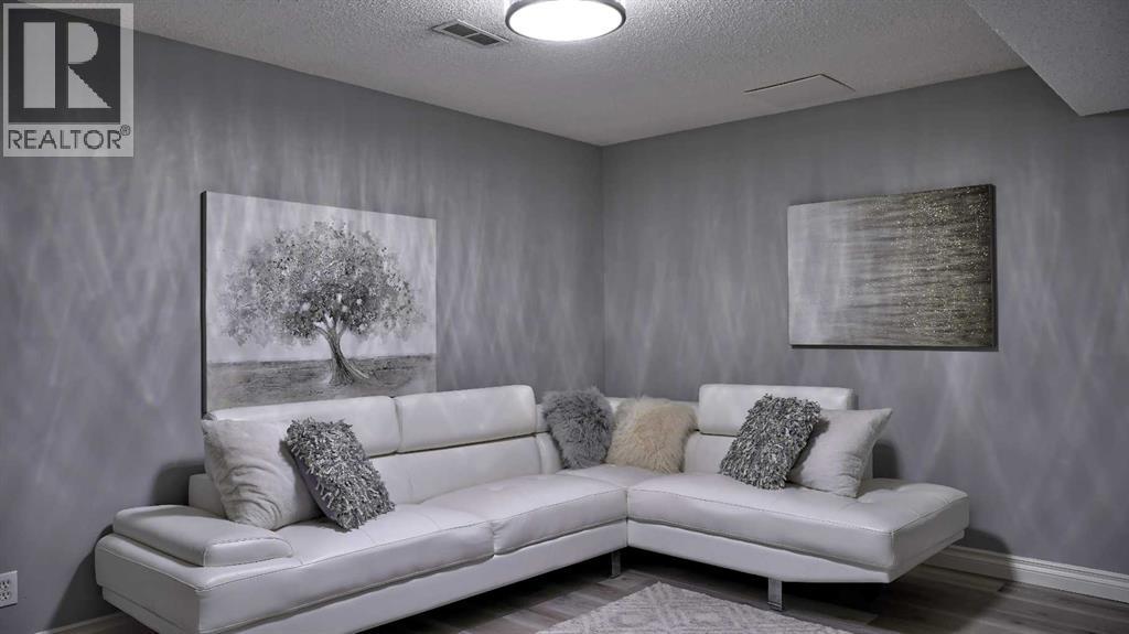 Single Family House for Sale in  Riverview Place SE Riverbend Calgary 