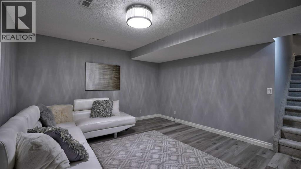 Single Family House for Sale in  Riverview Place SE Riverbend Calgary 