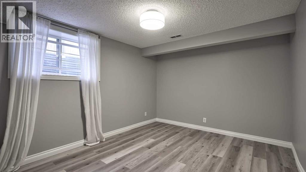 Single Family House for Sale in  Riverview Place SE Riverbend Calgary 