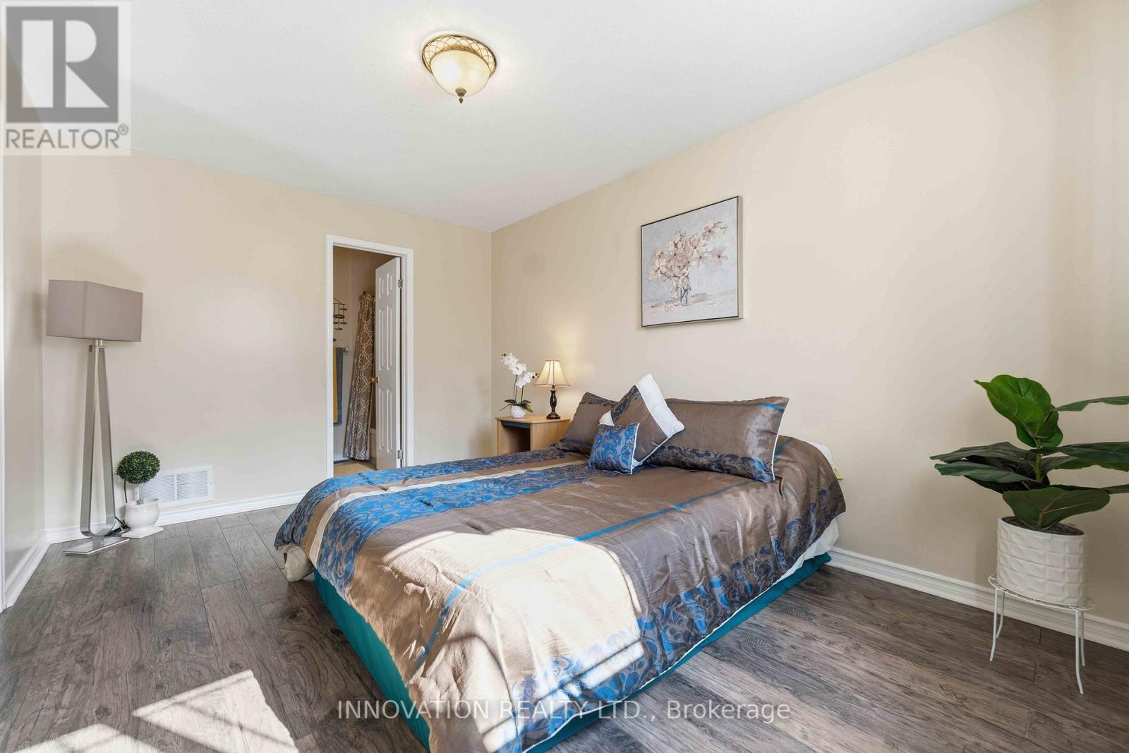 5 HARRINGTON COURT - 25