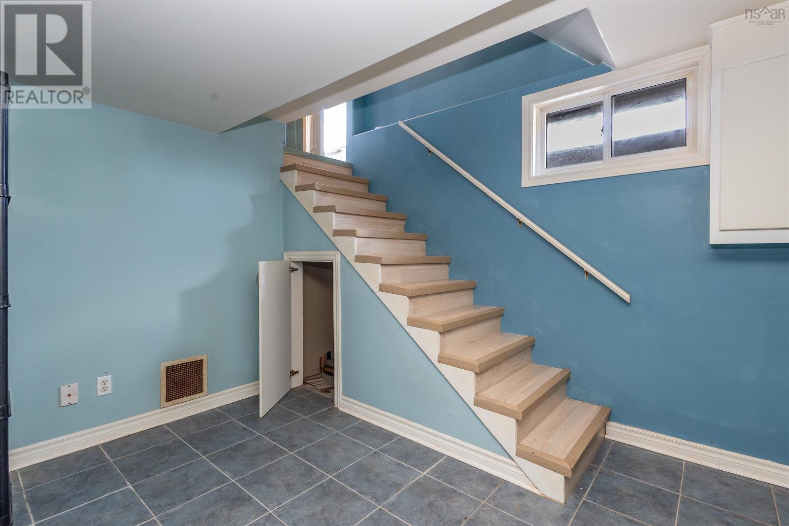 Property 26 of 28 of 992 Westmount Road