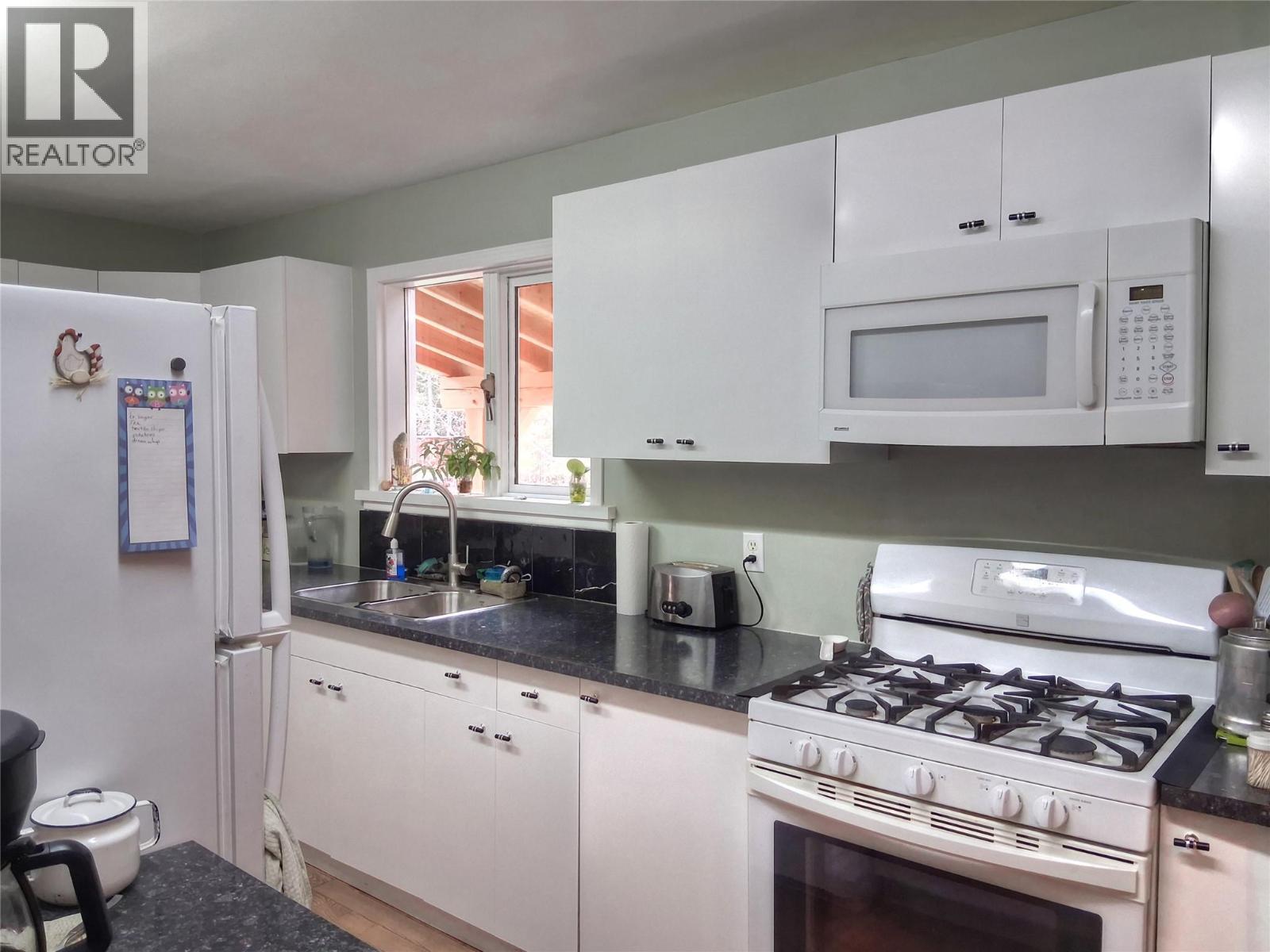 120 BURTON CROSS ROAD - 5