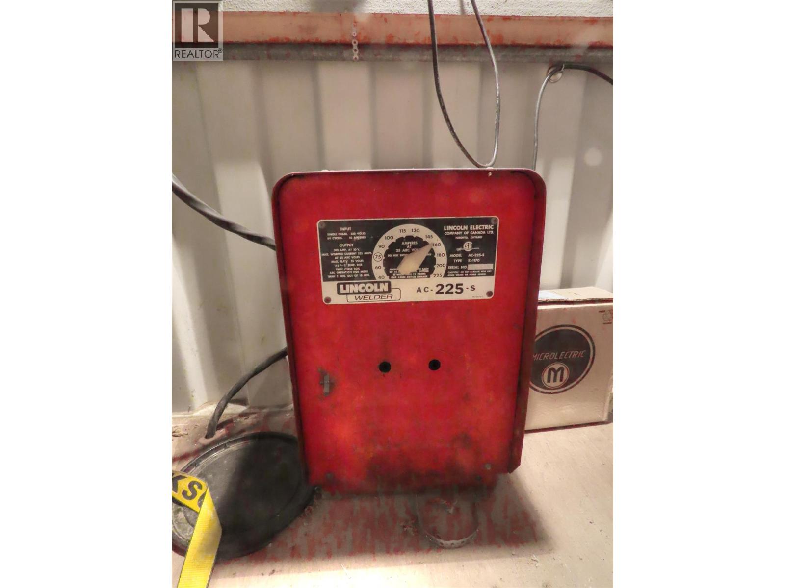 120 BURTON CROSS ROAD - 17