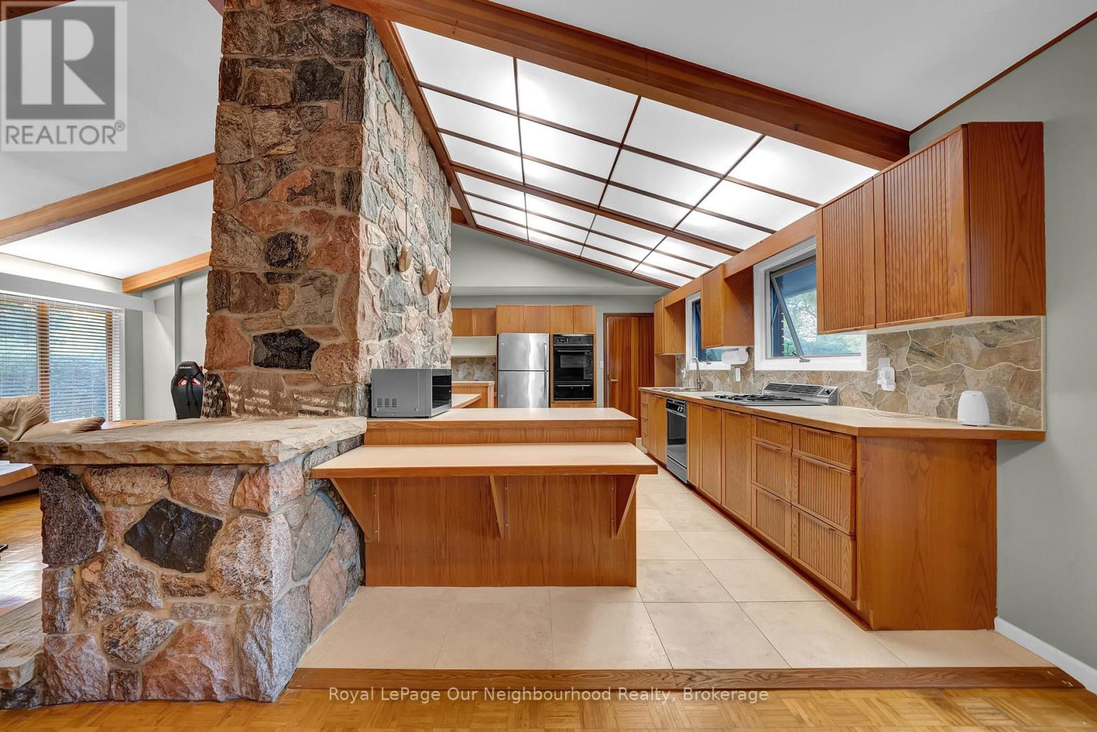 1539 FINCH AVENUE - 30