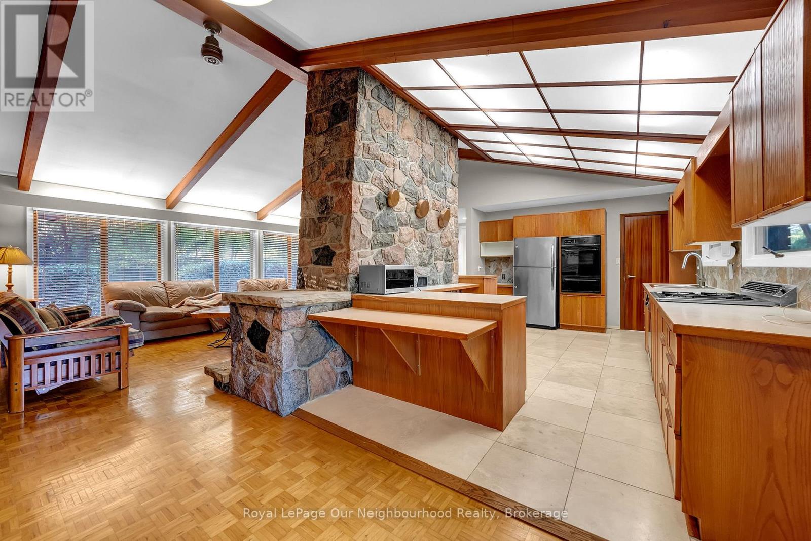 1539 FINCH AVENUE - 31