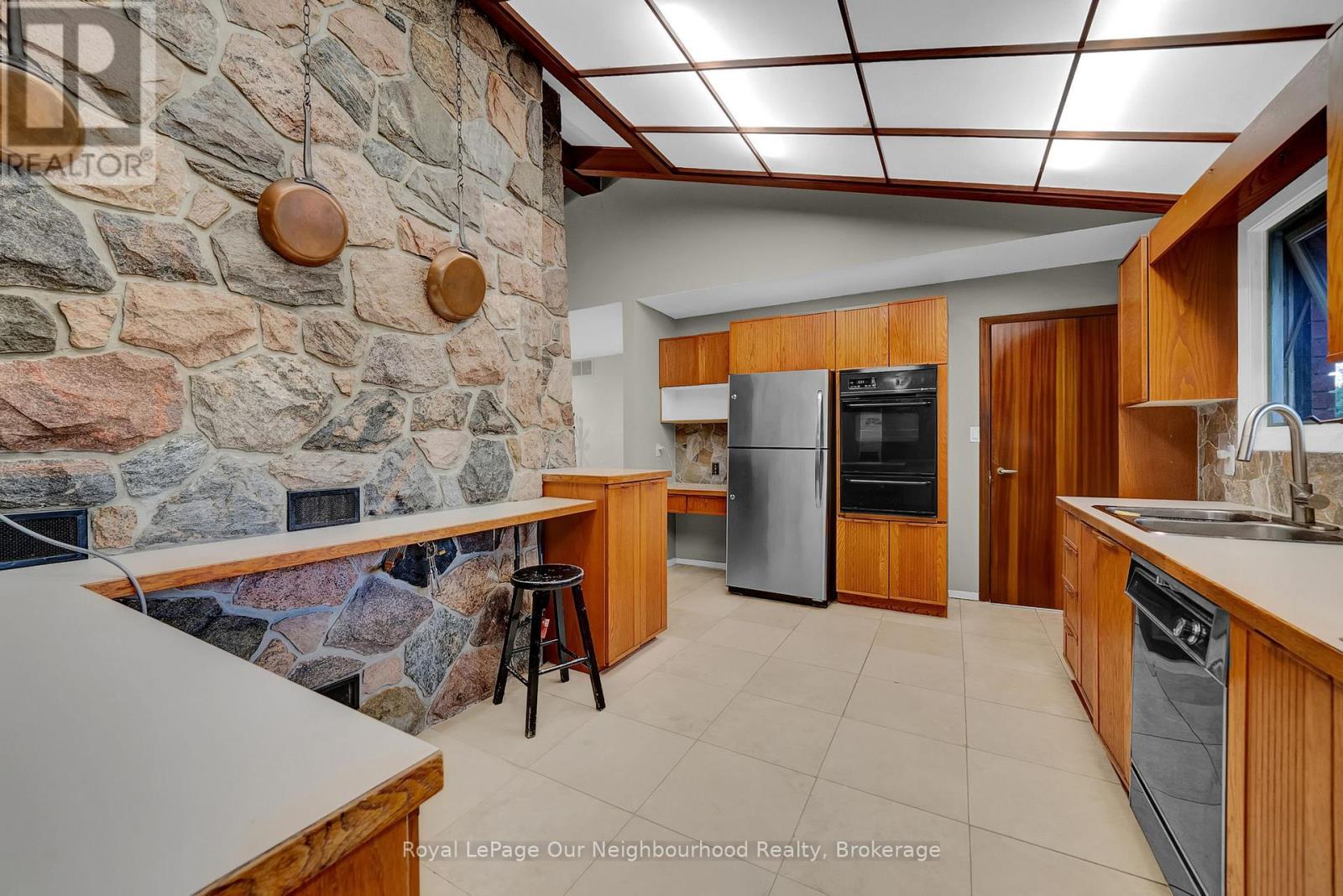 1539 FINCH AVENUE - 33
