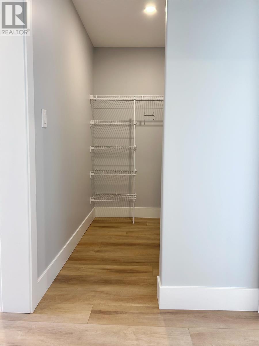 #406 24 GILBERT DRIVE DRIVE - 16