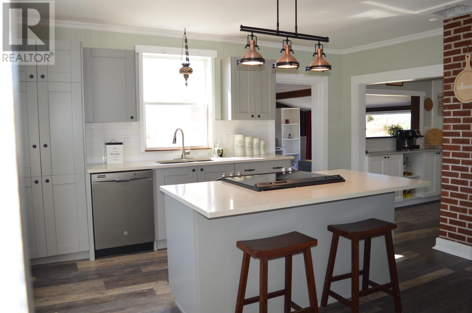 Property 10 of 41 of 6381 Highway 3