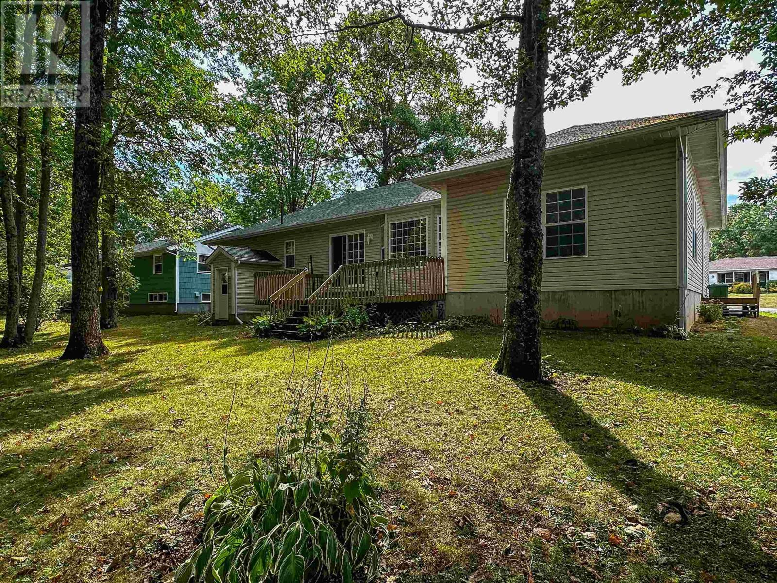 Property 33 of 34 of 28 Bishop Avenue