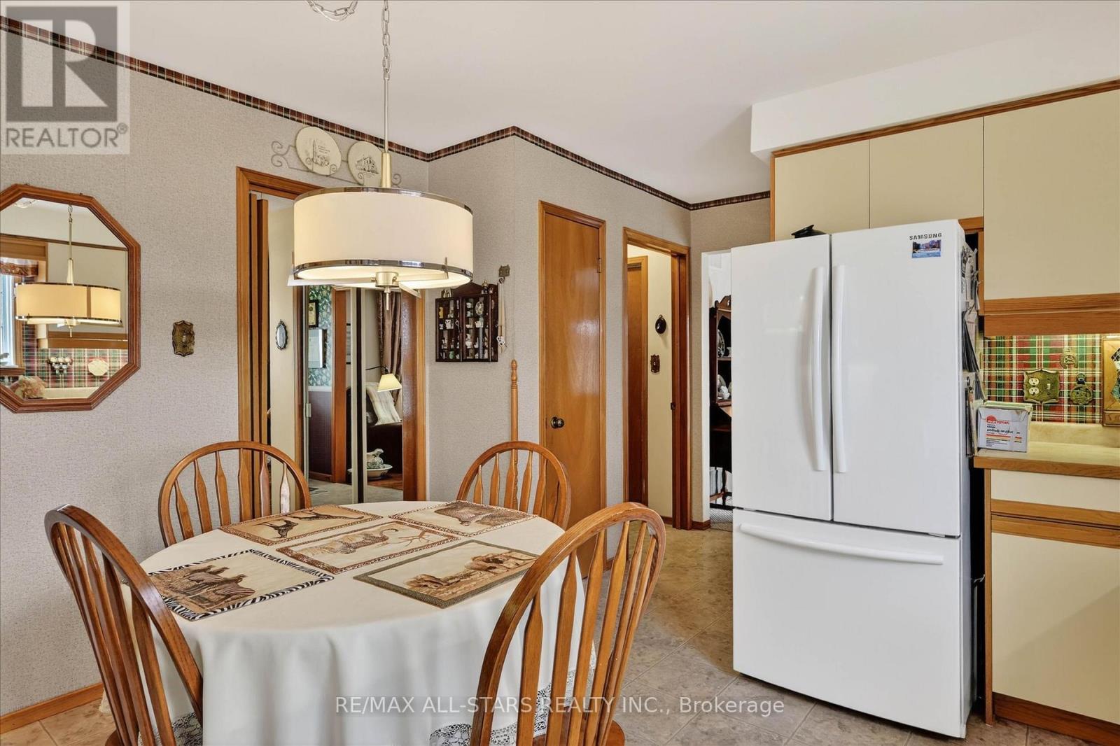 26 APPLEWOOD CRESCENT - 14