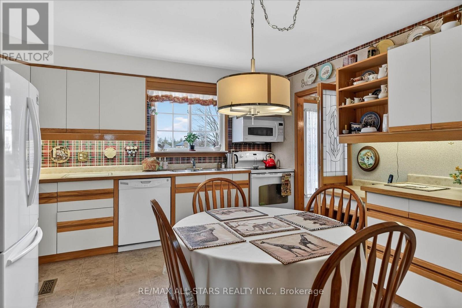 26 APPLEWOOD CRESCENT - 15