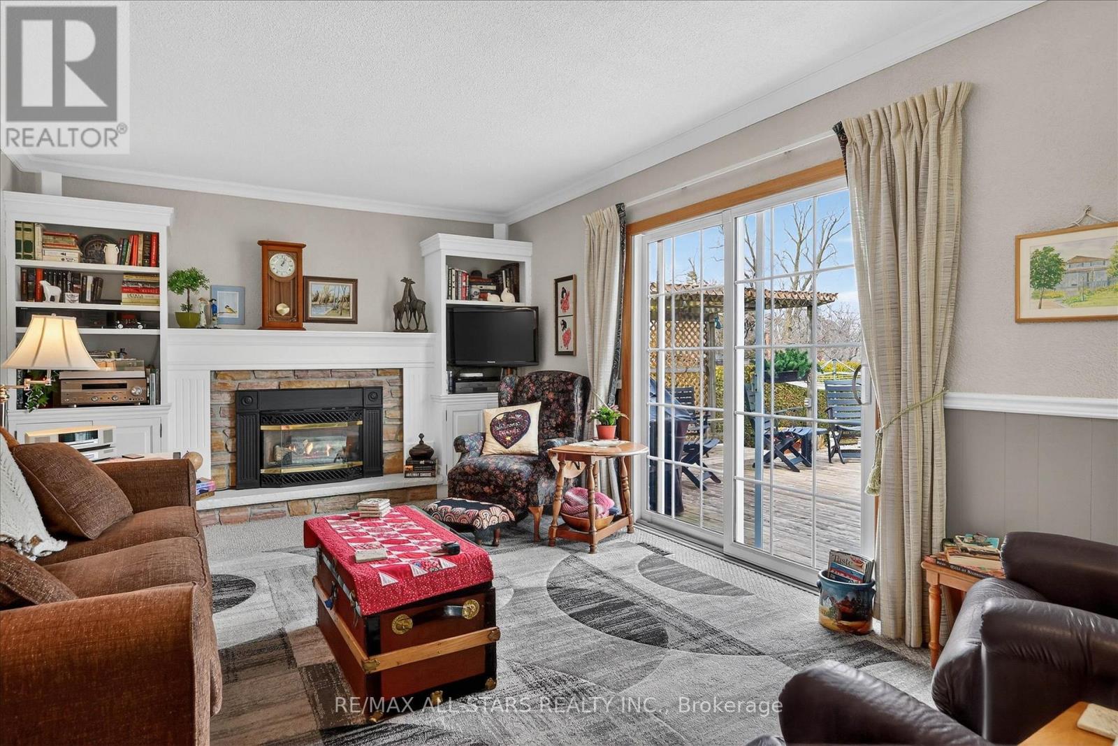 26 APPLEWOOD CRESCENT - 17