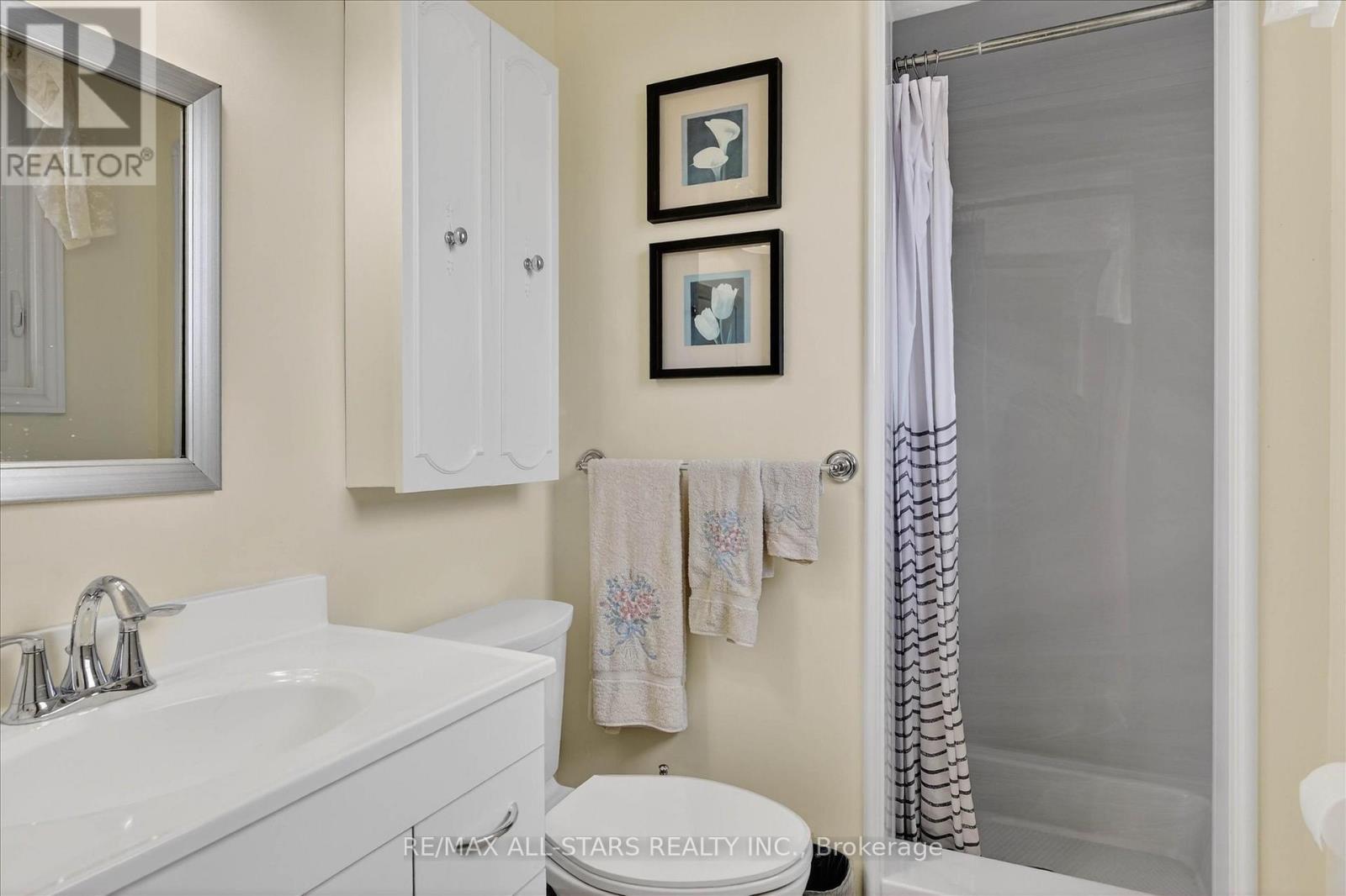 26 APPLEWOOD CRESCENT - 29