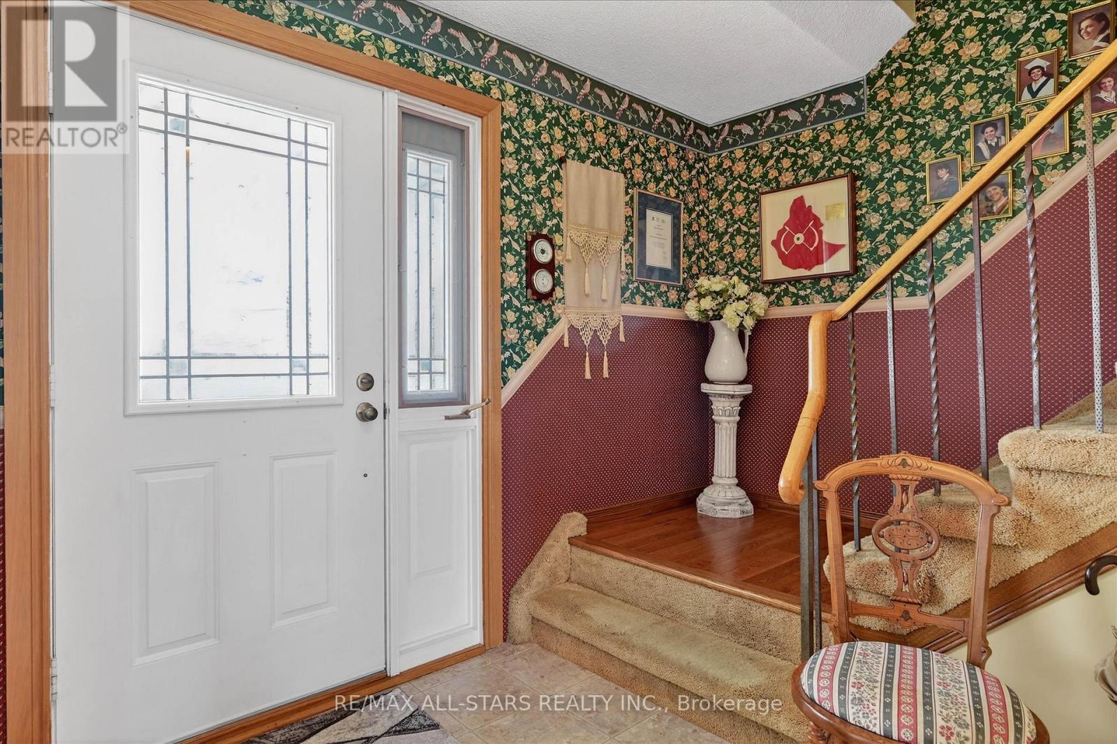 26 APPLEWOOD CRESCENT - 4