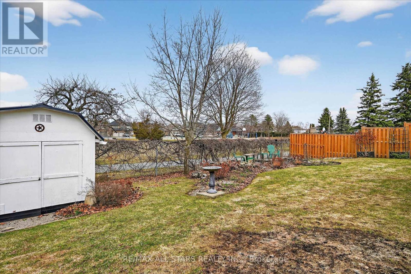 26 APPLEWOOD CRESCENT - 46