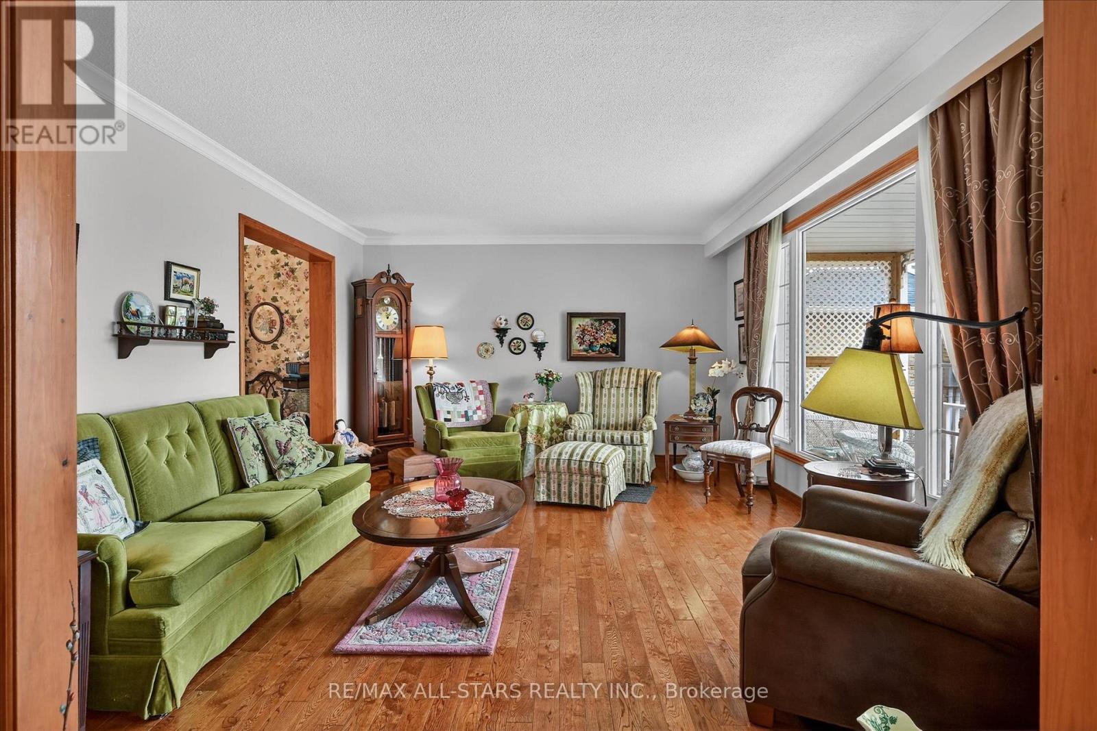 26 APPLEWOOD CRESCENT - 5