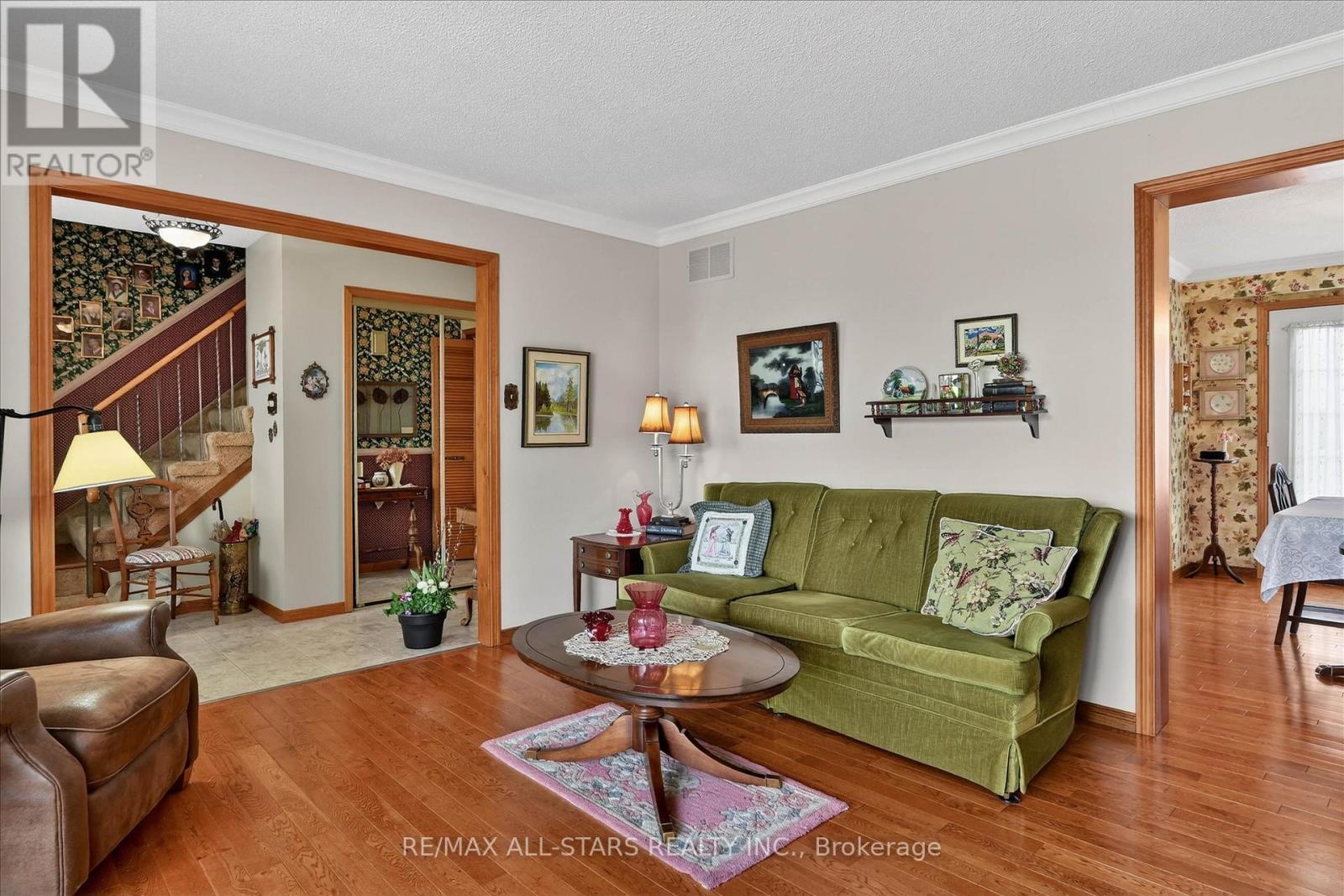 26 APPLEWOOD CRESCENT - 7
