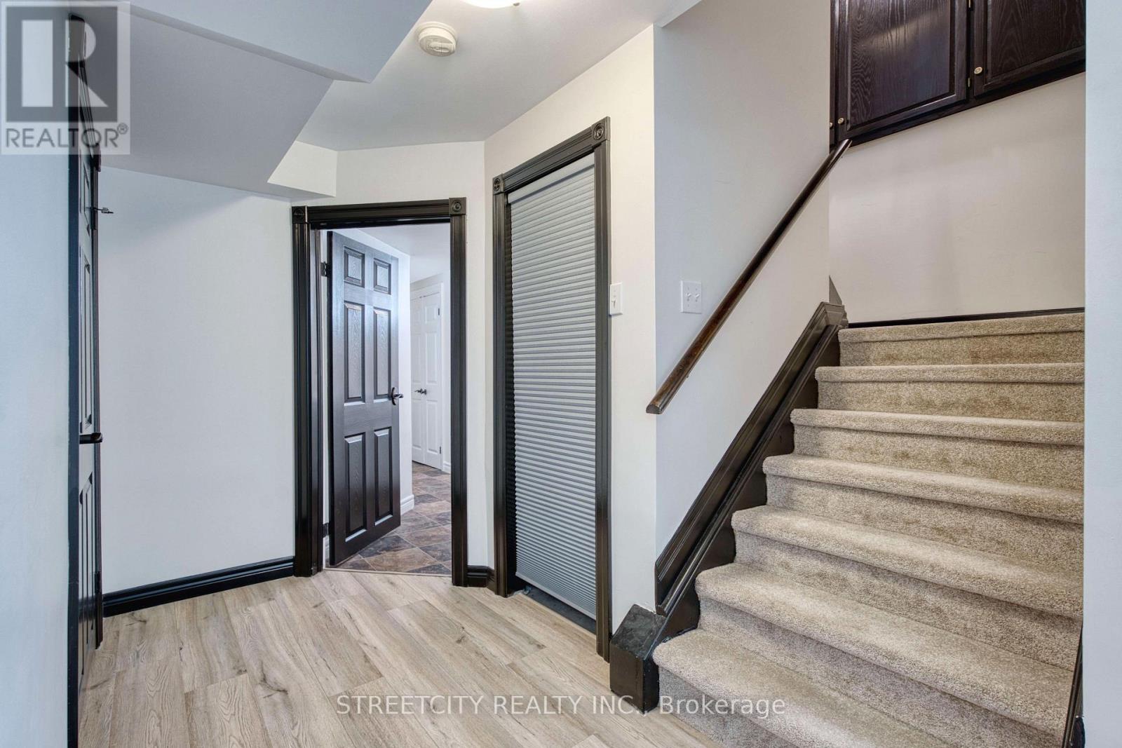 546 MAPLEWOOD LANE Property Photo