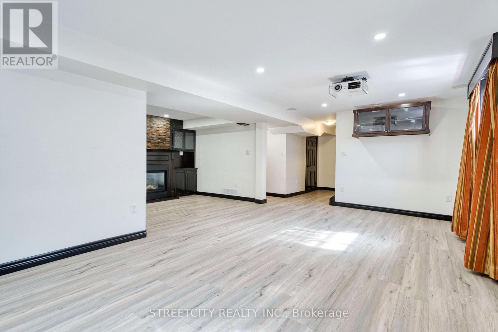 546 MAPLEWOOD LANE Property Photo