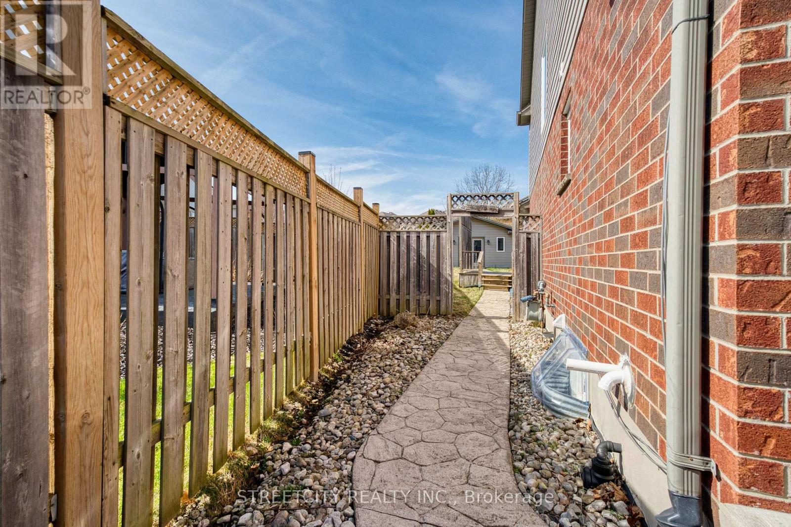 546 MAPLEWOOD LANE Property Photo